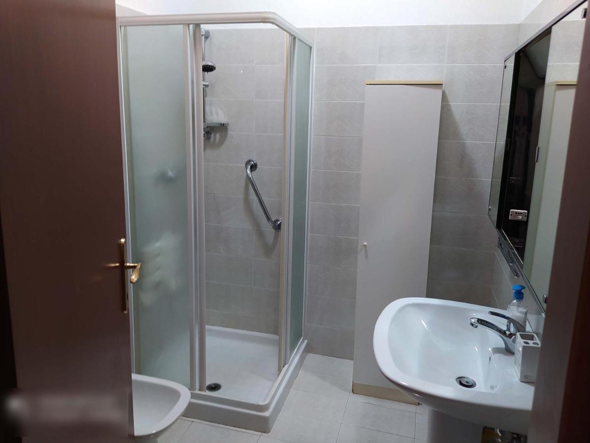 Stanza Con Bagno Ed Accesso Privati Hotel ตรีเอสเต ภายนอก รูปภาพ